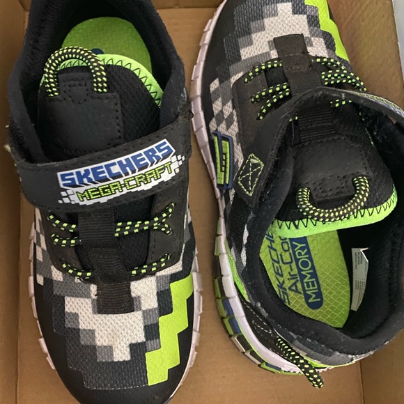 Boy’s shoe like new use only once - Picture 2 of 2